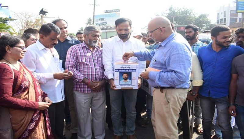 Congress Rebel Amrith Shenoy donation collection For Udupi Chikmagalur Loksabha Election