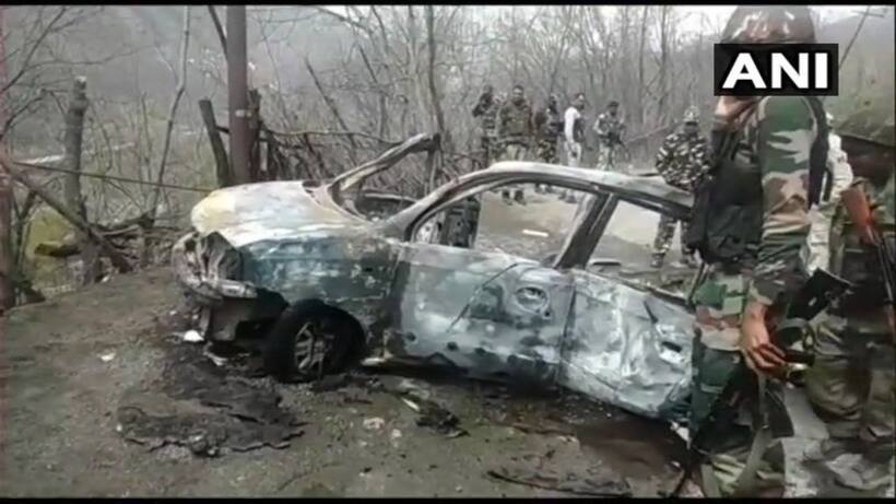 जम्मू कश्मीर में फिर हुआ कार में धमाका, CRPF का काफिला बाल बाल बचा