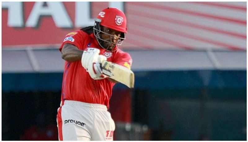 Chris Gayle first player to hit 300 sixes in ipl