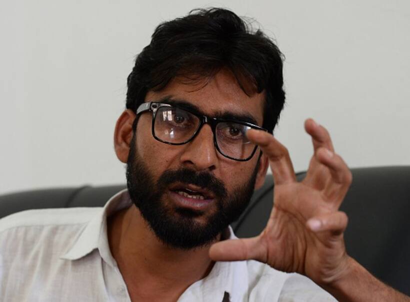 रेप के कई आरोप झेल रहे तालिब हुसैन को महबूबा मुफ्ती ने पीडीपी में शामिल किया