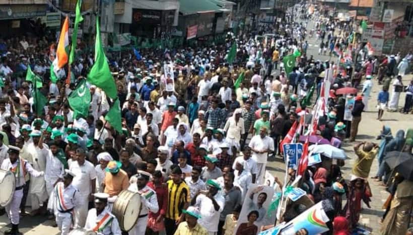 Did Rahul Gandhi supporters use Pakistan flags to cheer him in Wayanad?