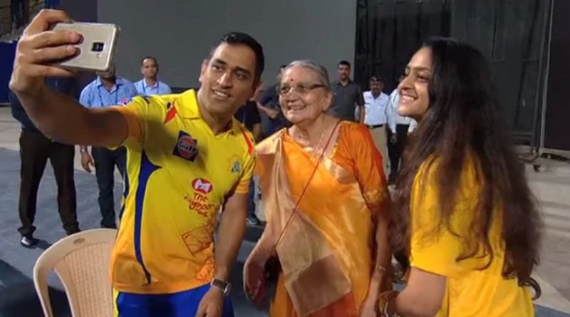 MS Dhoni meets an aged fan in Wankhede