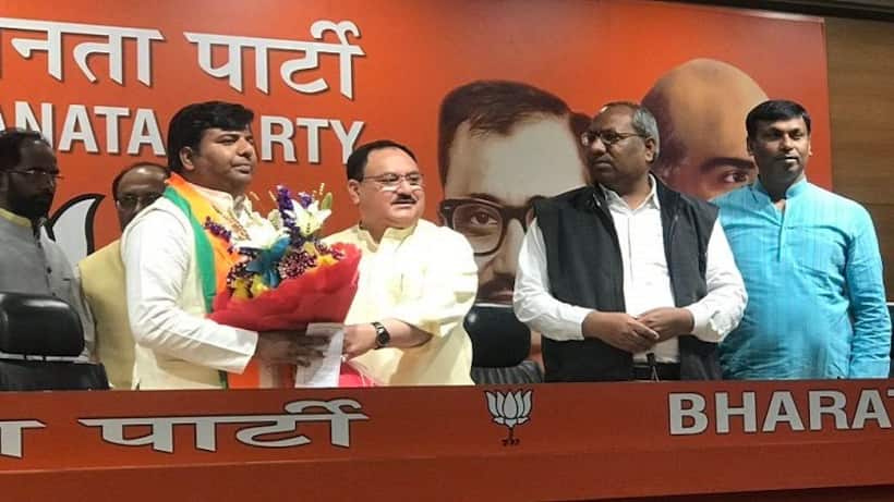 बीजेपी चली सपा की राह: सांसद बेटे को पार्टी में शामिल करके पिता की पार्टी से कर लिया गठबंधन