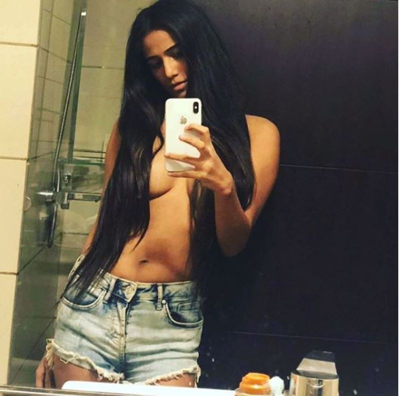 Poonam Pandey Shares Motivational Poster Ahead of IND vs PAK ICC Cricket World Cup Match