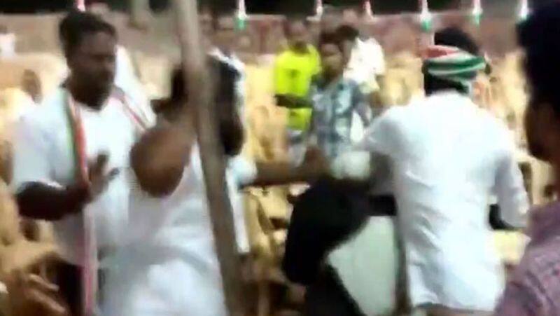 Congress workers manhandle and thrash photojournalists who were allegedly clicking pictures