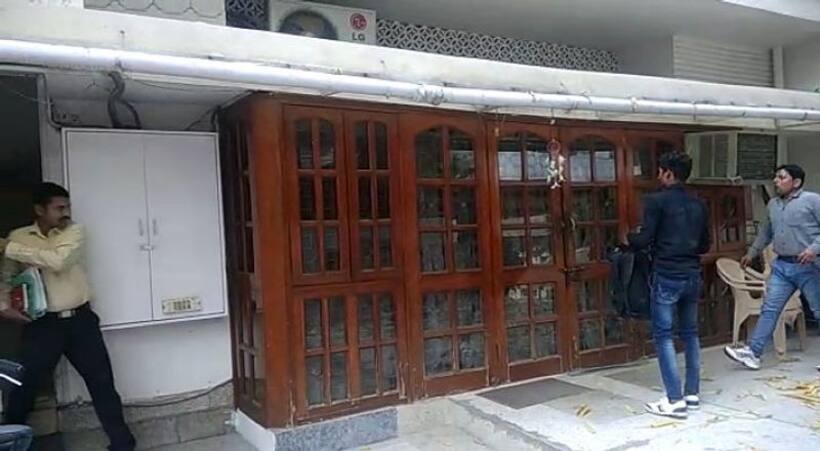 कमलनाथ के करीबियों पर छापेः एमपी के IAS, IPS और नेताओं की 'बेनामी' संपत्ति के दस्तावेज और 16 करोड़ कैश बरामद
