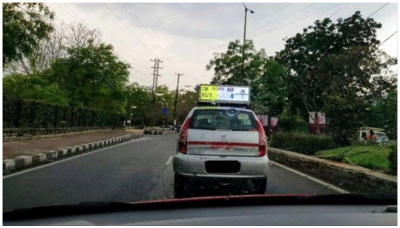 Hyderabad Taxi Displaying Live IPL Score