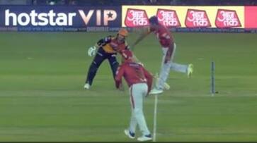 David Warner shows how exactly to save yourself from Ashwin's Mankading