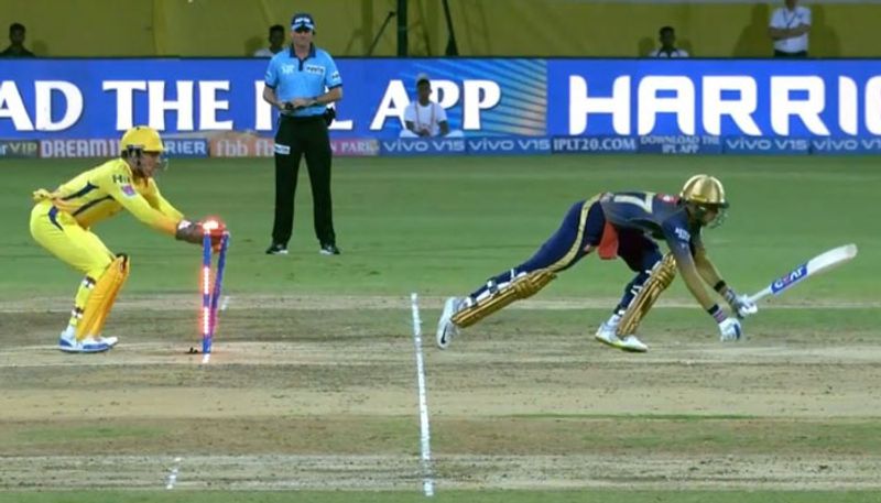 watch dhoni once again with lightning stumping