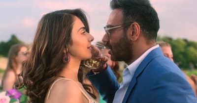 क्या गाने के प्रमोशन के लिए खिसकाए गए इस हीरोइन के कपड़े
