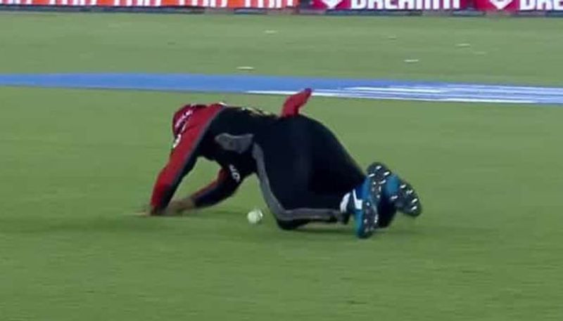 watch video virat kohli dropping catch