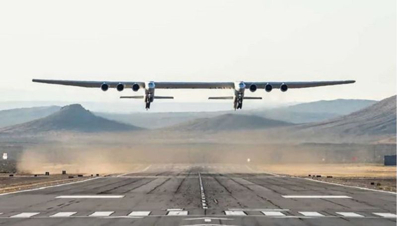 Worlds's largest plane makes debut