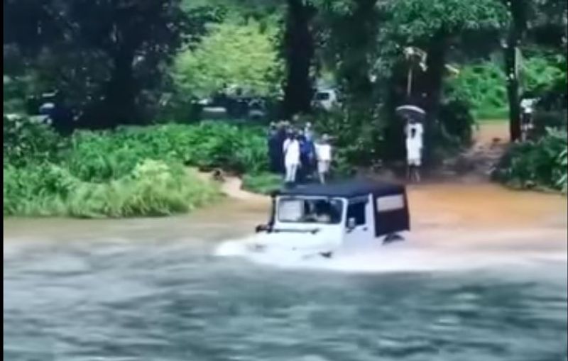 Mahindra thar cross dangerous river without any help