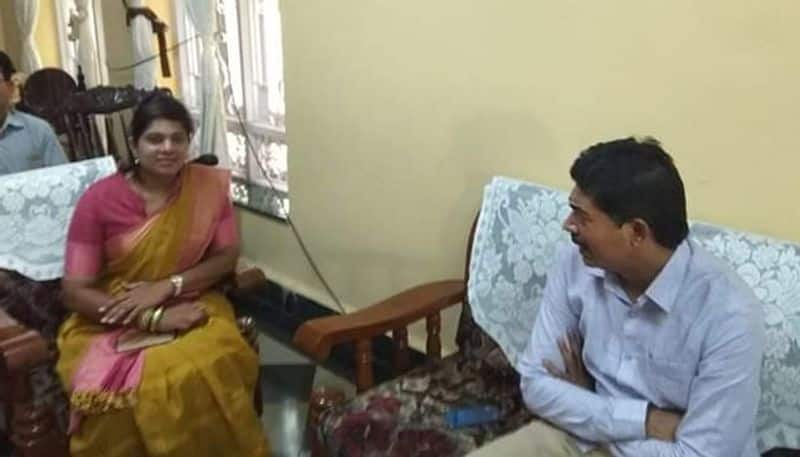 Bagalkot Congress Candidate Veena Kashappanavar Meeting with BJP Leader