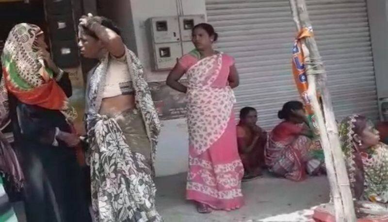 Women Protest Against BJP for Money in Chikkaballapura