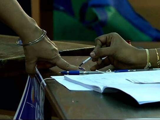 Lok Sabha election Phase 2: Total turnout at 61% till five pm, Bengal top with 75 percent voting
