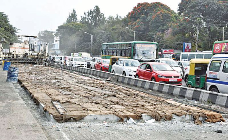 Hosur Road - Dairy Circle stretch in Bengaluru closed down for white topping