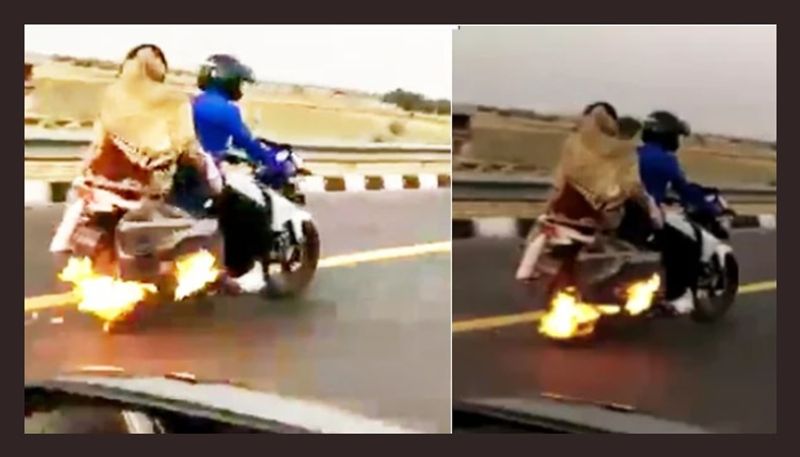 A bike going on a high speed on Lucknow Agra expressway started burning suddenly