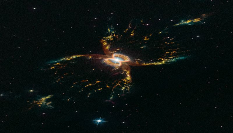 Hubble Celebrates 29th Anniversary with a Colourful Look at the Southern Crab Nebula