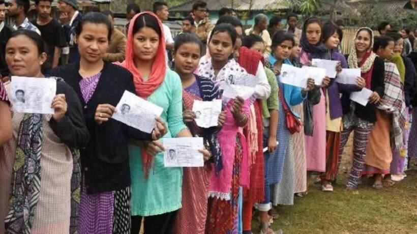 असम और त्रिपुरा की 5 सीटों के लिए मतदान जारी, कतार में महिलाओं की संख्या भारी