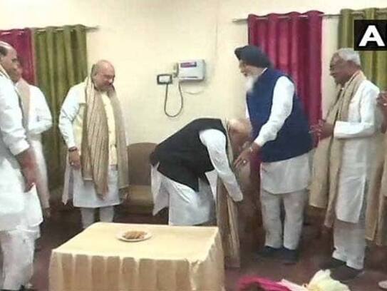 Modi Nomination from Varanasi: Allies Join In Show Of Strength, touching Prakash Singh Badal feet big message to Sikh Community
