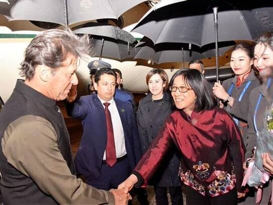 China shows Pakistan its place, Imran Khan received by junior officer of Beijing municipality