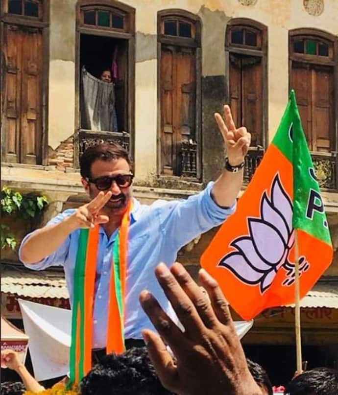 बॉलीवुड अभिनेता सनी देओल ने भारतीय जनता पार्टी की सदस्यता लेने के बाद अपनी पहली रैली कर दी है। सनी देओल ने पार्टी के अजमेर और बाडमेर उम्मीदवार के लिए रोड शो किया। दोनों ही रोड शो के दौैरान अभिनेता को देखने के लिए जनसैलान सड़कों पर उतर आया।
