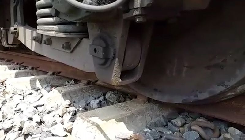 padmavati express train derailed in tirupati railway station ksp