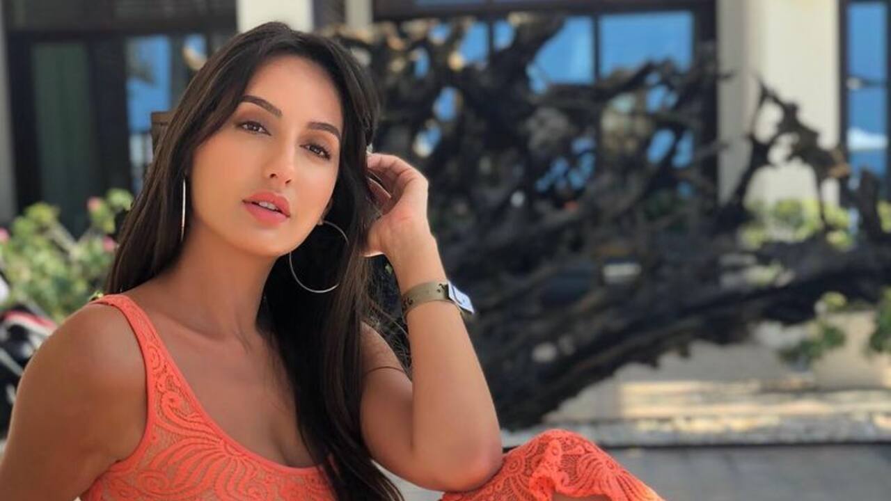अरे ये क्या हुआ नोरा फतेही के साथ एयरपोर्ट के बाहर!