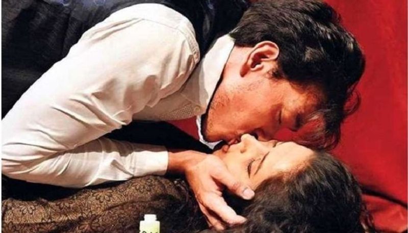 Romeo Juliet drama Witnessed unwanted Lip Lock Scene Bopal