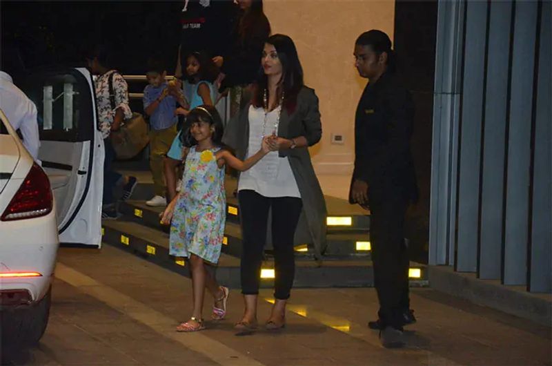 Aishwarya Rai was trolled for holding daughter hand