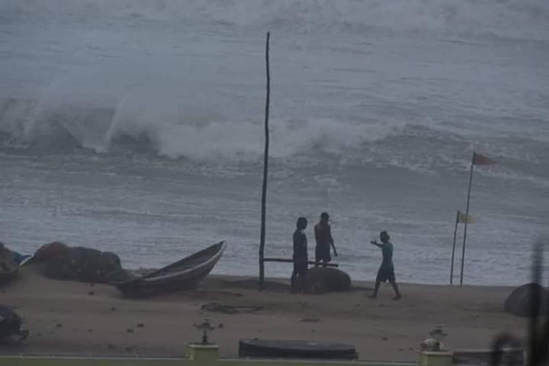 High waves in Ullal beach alert at mangalore