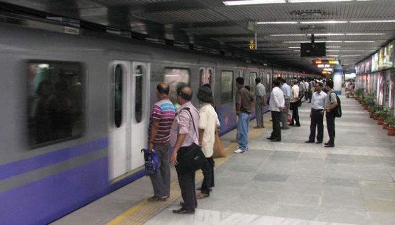 Kolkata Metro Services disrupted after woman attempts suicide on tracks-dbr