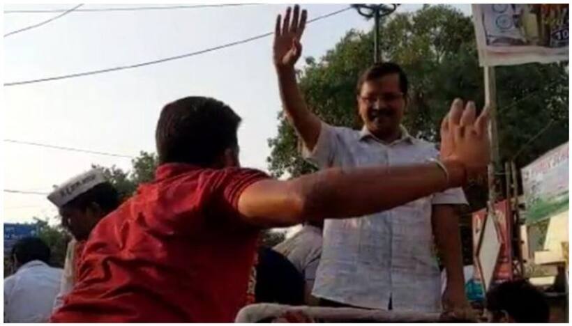 सर्जिकल स्ट्राइक के विरोध पर केजरीवाल को पड़ा थप्पड़: दिल्ली पुलिस