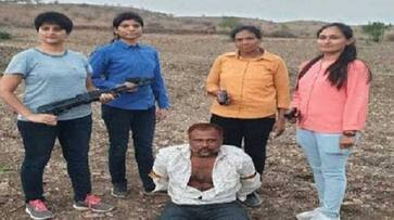 Gujarat women police officers arrested gangster allarakkha from Junagarh