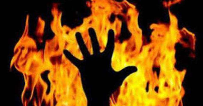 Farmer sets ablaze wife, kills himself later over family feud