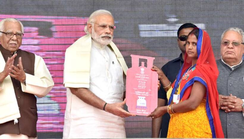LPG Cylinder: ఎల్పీజీ సిలిండర్ వాడే మహిళలకు గుడ్ న్యూస్ వినిపించిన మోదీ ప్రభుత్వం..ఏంటో తెలిస్తే పండగే..