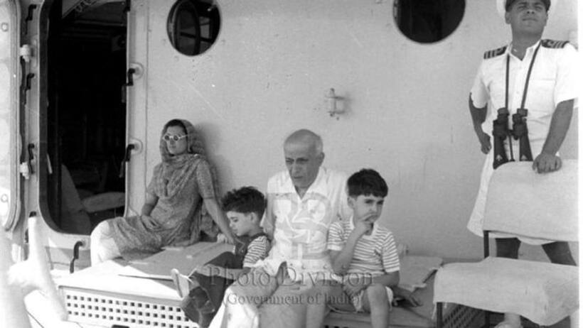 राजीव नहीं बल्कि नेहरू ने की थी नौ सेना के युद्धपोत में छुट्टी मनाने की शुरूआत