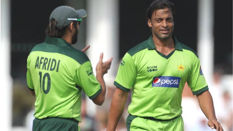 shahid afridi contradicts with shoaib akhtar opinion of shaheen afridi should have bowled in t20 world cup final with pain killer