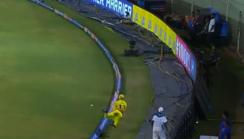 Faf du Plessis flies to save a boundary