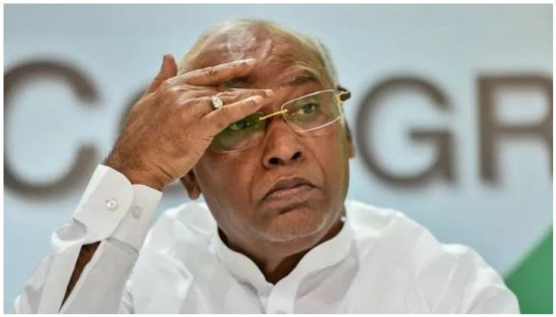 MP Mallikarjun Kharge Reacts on High Commend quashes From Maharashtra Congress incharge