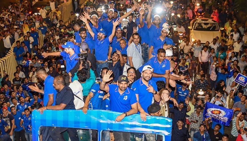 Mumbai Idians road show after winning 4th IPL trophy