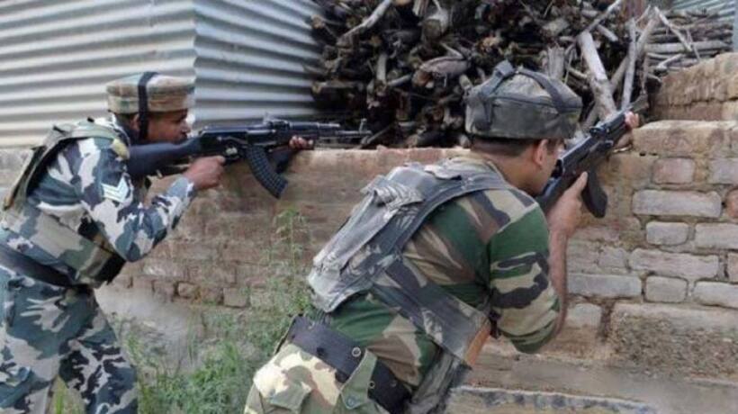 जम्मू कश्मीर के पुलवामा में सुरक्षा बलों ने मार गिराये तीन आतंकी, एक जवान शहीद
