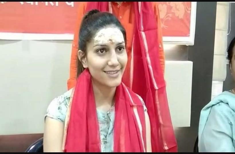 बाबा विश्वनाथ के दर्शन करने पहुंची सपना चौधरी, जानें किस नेता के लिए मांगा आर्शीवाद