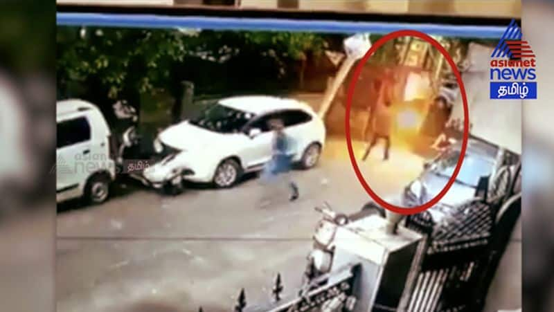 Delhi Gunshot CCTV Video..