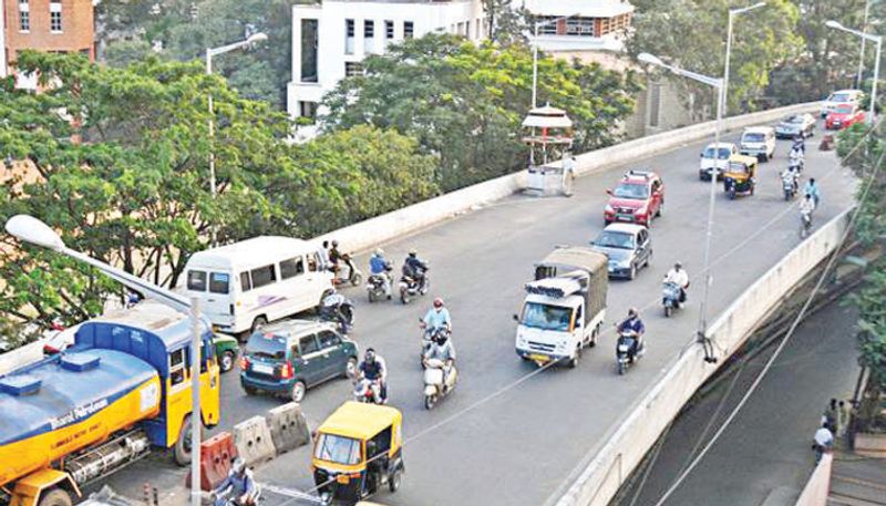 Diversions after Bengaluru-Doddaballapur flyover collapse leads to snail-pace traffic