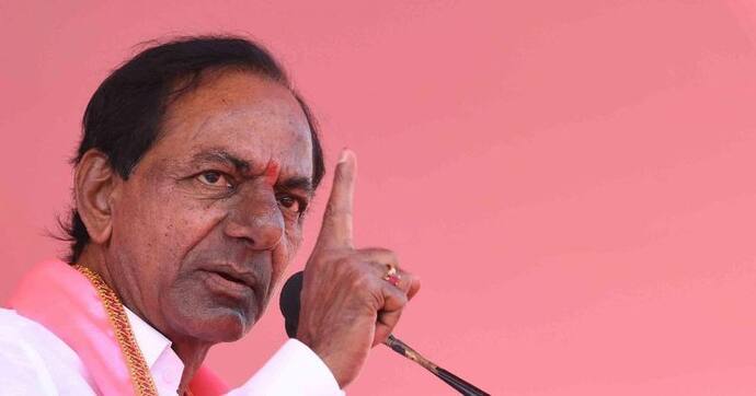 ఉమ్మడి ఏపీ రాష్ట్రంలోని కరీంనగర్ ఎంపీ స్థానం నుండి  ప్రాతినిథ్యం వహించిన కేసీఆర్‌పై అప్పట్లో కాంగ్రెస్ పార్టీ సీనియర్ నేత ఎం. సత్యనారాయణరావు సవాల్ విసిరారు. దమ్ముంటే రాజీనామా చేసి గెలువు.... చూస్తా అంటూ సవాల్ విసిరారు. ఈ సవాల్‌ను కేసీఆర్ స్వీకరించారు. ఆ సమయంలో కరీంనగర్‌ ఎంపీగా ఉన్న కేసీఆర్ తన పదవికి రాజీనామా చేశారు.