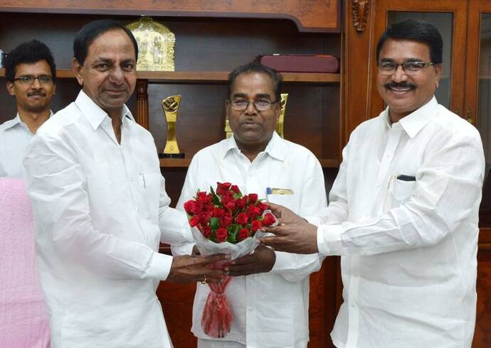 కేసీఆర్ ను కలిసిన కొత్త ఎంపీలు (ఫొటోలు)