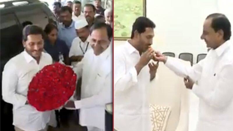 Andhra CM Celebrating his Victory..! Jegan Mohan Reddy Met Chandrasekar Rao Video..