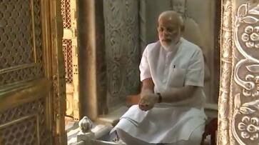 pm narendra modi reaches kashi ahead of oath ceremony to worship at vishwanath temple